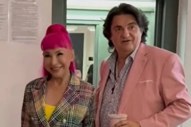 ZORICA BRUNCLIK SE S VRATA BACILA NJEMU U ZAGRLJAJ! Emocije preplavile studio "Pinkovih zvezda", EVO ŠTA JE DOČEKALO U ŠIMANOVCIMA! (VIDEO)