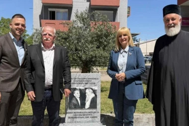 OTKRIVENA SPOMEN PLOČA POSVEĆENA ZAJEDNIŠTVU PRAVOSLAVACA I MUSLIMANA: Podgorica dobila novo, jedinstveno obeležje