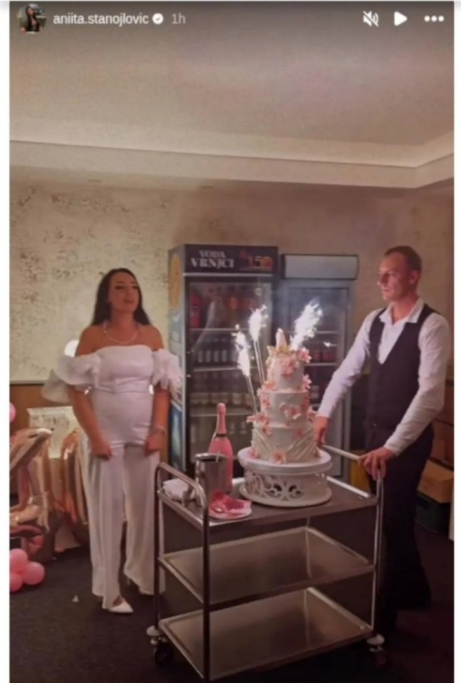 ŠOK, UDALA SE MAJKA ANITE STANOJLOVIĆ?! Angelina blista u beloj venčanici - MLADI KONOBAR OSTAVIO ŽENU I TROJE MALOLETNE DECE!