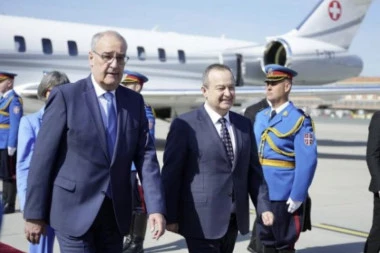 PREDSEDNIK ŠVAJCARSKE U SRBIJI! Parmelan slateo u Beograd, dočekao ga Dačić: "Poštovani predsedniče, dobro došli u Srbiju!" (FOTO)