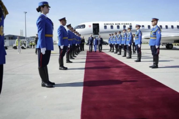 SVEČANI DOČEK ISPRED PALATE SRBIJA: Uz Gardu, himnu i crveni tepih sledi itorijska poseta - prva posle 18 godina!