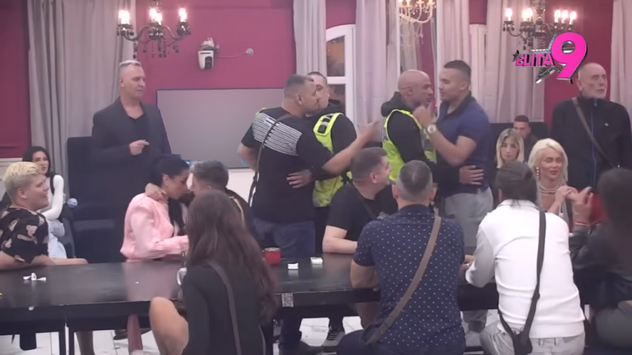 UDARIO MU ŠAMAR PREKO SVIH TAKMIČARA! Novi snimci pomahnitalog Bore Santane BEZ CENZURE, samo za punoletne! (VIDEO, GALERIJA)