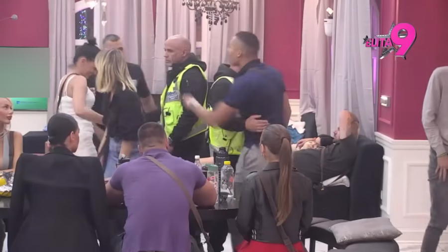 UDARIO MU ŠAMAR PREKO SVIH TAKMIČARA! Novi snimci pomahnitalog Bore Santane BEZ CENZURE, samo za punoletne! (VIDEO, GALERIJA)