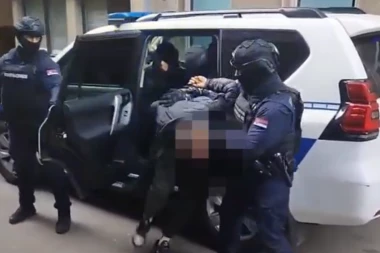 SMRSKAO DEKI GLAVU ČEKIĆEM, UKRAO MU AUTO, PA OTIŠAO U ŠOPING! Novi detalji hapšenja osumnjičenog za ubistvo na Novom Beogradu: Evo gde je uhvaćen!