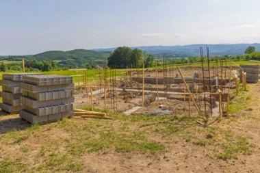 KOLIKO KOŠTA GRADNJA TEMELJA ZA KUĆU PO KVADRATU I KAKO GA NAPRAVITI?! Sve na jednom mestu!