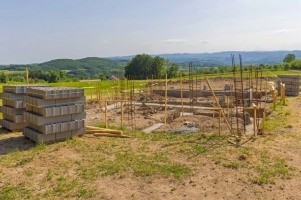 KOLIKO KOŠTA GRADNJA TEMELJA ZA KUĆU PO KVADRATU I KAKO GA NAPRAVITI?! Sve na jednom mestu!