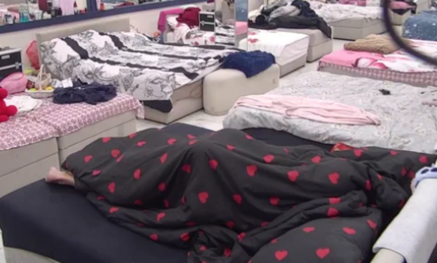 ASMIN DEFORMISAO MAJIN SILIKON UDARCIMA: Nije mogao da se obuzda, ona VRIŠTALA iz petnih žila - SKANDALOZAN snimak se deli munjevitom brzinom!