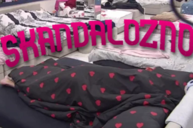 ASMIN DEFORMISAO MAJIN SILIKON UDARCIMA: Nije mogao da se obuzda, ona VRIŠTALA iz petnih žila - SKANDALOZAN snimak se deli munjevitom brzinom!