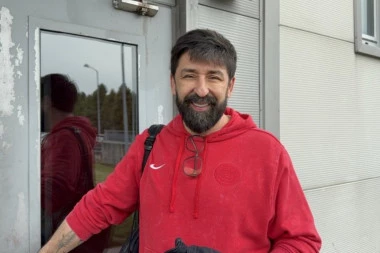 OGNJEN AMIDŽIĆ UŠAO U ŠESTU DECENIJU: Sa sinom Perunom oduvao svećice - prizor koji TOPI SRCA! (FOTO)