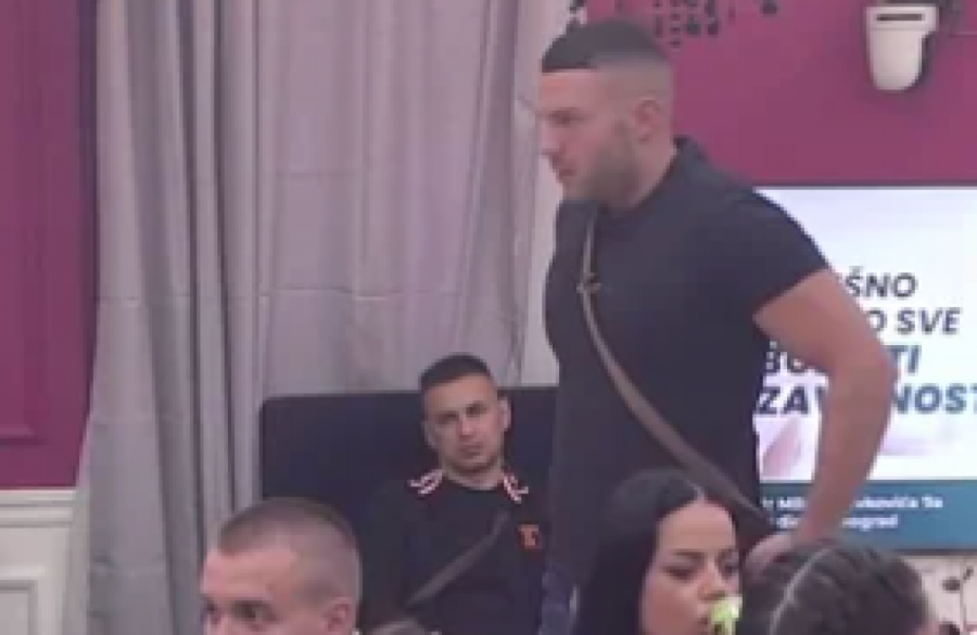 ANĐELO POZELENEO OD BESA, PA NASRNUO NA TRUDNU ANITU: Optužena da je TRUDNA zbog bolesnog plana sa drugaricom: "Praviš dete za PARE!", u sve uvučena i Matora!