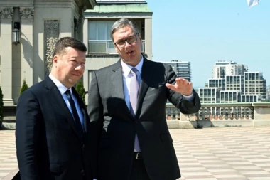 NASTAVAK SARADNJE U SVIM OBLASTIMA: Predsednik Vučić razgovarao sa Okamurom - ovo su bile teme!