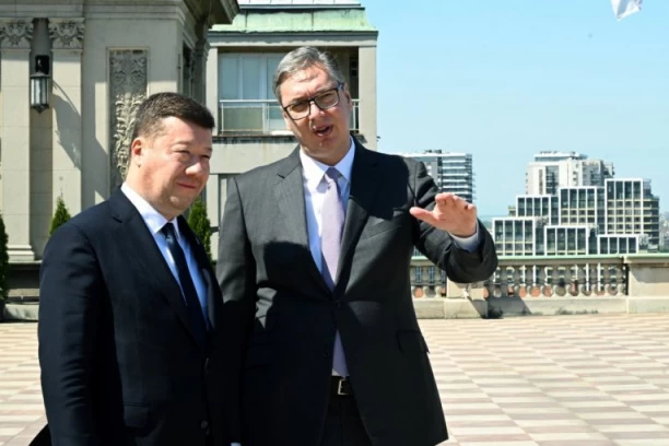 NASTAVAK SARADNJE U SVIM OBLASTIMA: Predsednik Vučić razgovarao sa Okamurom - ovo su bile teme!