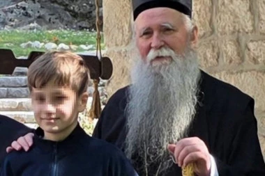 TRAGEDIJA I BOL ZAUSTAVILI DAH JEDNE SVEŠTENIČKE KUĆE: Odlazak malog anđela Jovana Kneževića