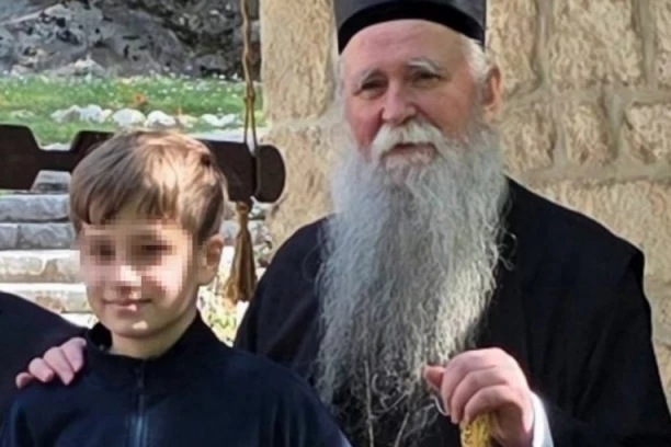 TRAGEDIJA I BOL ZAUSTAVILI DAH JEDNE SVEŠTENIČKE KUĆE: Odlazak malog anđela Jovana Kneževića