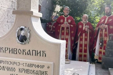 ŠKALJARI SE SABRALI U MOLITVI: Na šestogodišnjem pomenu proti Momčilu Krivokapiću, njegov sin uputio dirljive reči