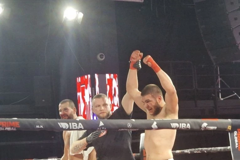 SPEKTAKULARNA POBEDA DOBRIJEVIĆA! Koci krvav nakon pet rundi položio oružje!