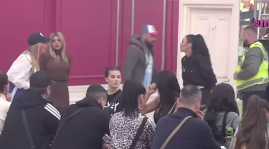 ANELI UNAKAZILA MAJU NA BRUTALAN NAČIN: Od starlete ostao samo SILIKON, voditeljka hitno prekinula program!