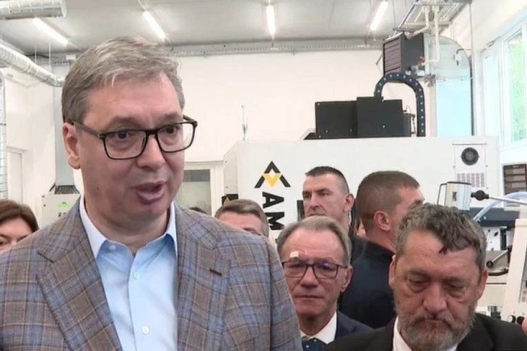 "TO JE NEŠTO NAJLUĐE ŠTO SAM VIDEO"! Vučić progovorio o reakcijama blokadera na prolazak VOZA (VIDEO)