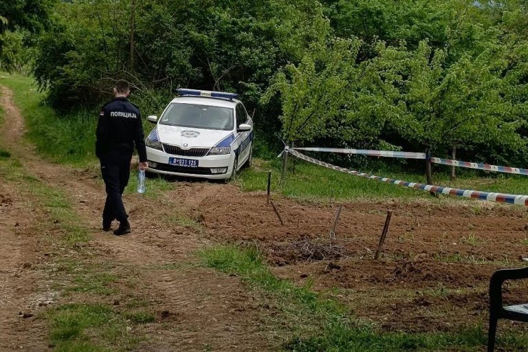 DRAMA KOD JAGODINE! Pronađena bomba u njivi, policija na licu mesta! (FOTO)