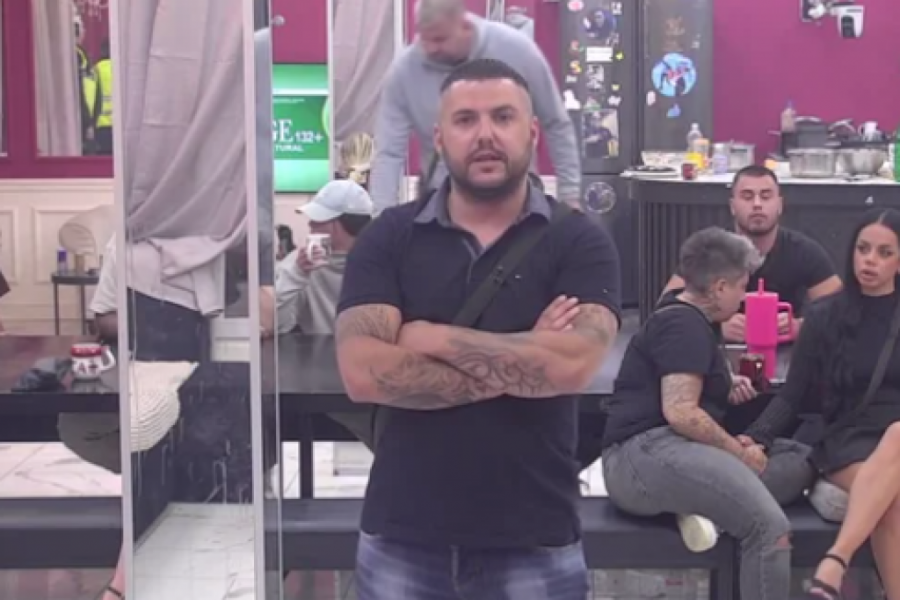 ASMIN ZVERSKI NASRNUO NA STANIJU: Hitan prekid PROGRAM, obezbeđenje moralo da napravi ŽIVI ZID!