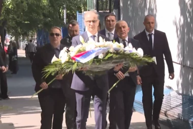 DAN ZA SUZE I SEĆANJA: Premijer Macut sa ministrima odao poštu stradalima u Ribnikaru