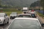 OGROMNE KOLONE KOD ZLATIBORA! Veliki broj građana se vraća kući sa najpoznatije planine u Srbiji - potpuni kolaps! (VIDEO)