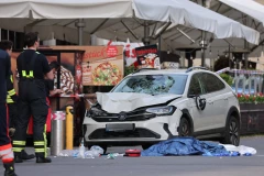 ŽENI POSLAO PORUKU PRE NAPADA! Ubica autom uleteo među pešake i UBIO DVOJE! Otkriveno i šta je pre supruzi radio