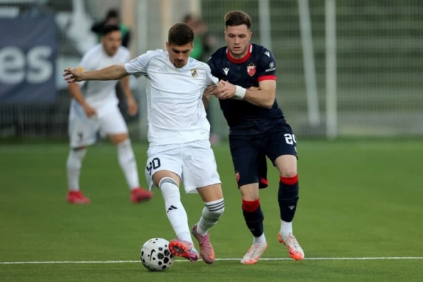 GOLOVI "PLJUŠTE" NA SVE STRANE: Treći pogodak za deset minuta, Zvezda se ovome nije nadala!