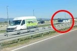 AUTOBUS PUN PUTNIKA SLETEO SA PUTA! Horor kod Ćićevca - ŠOFERŠAJBNA POTPUNO SMRSKANA! (VIDEO)