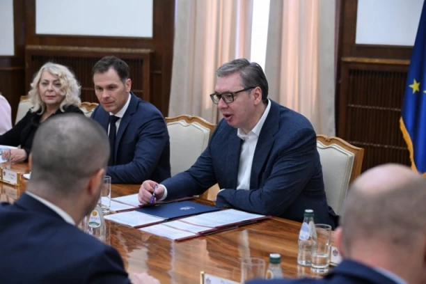 PREDSEDNIK VUČIĆ I SINIŠA MALI SA PREDSTAVNICIMA MMF! Važan sastanak u Predsedništvu! (FOTO, VIDEO)