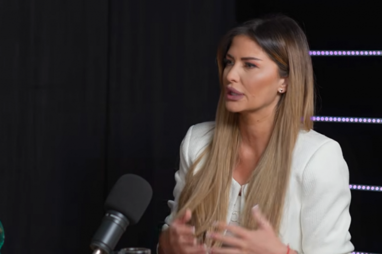 Ana Radulović - Hotcast