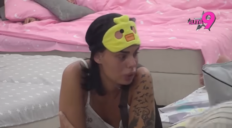 MINA GRCA U SUZAMA ZBOG VIKTORA! Kamera zabeležila JEZIVE KRIKE u Beloj kući! (VIDEO)