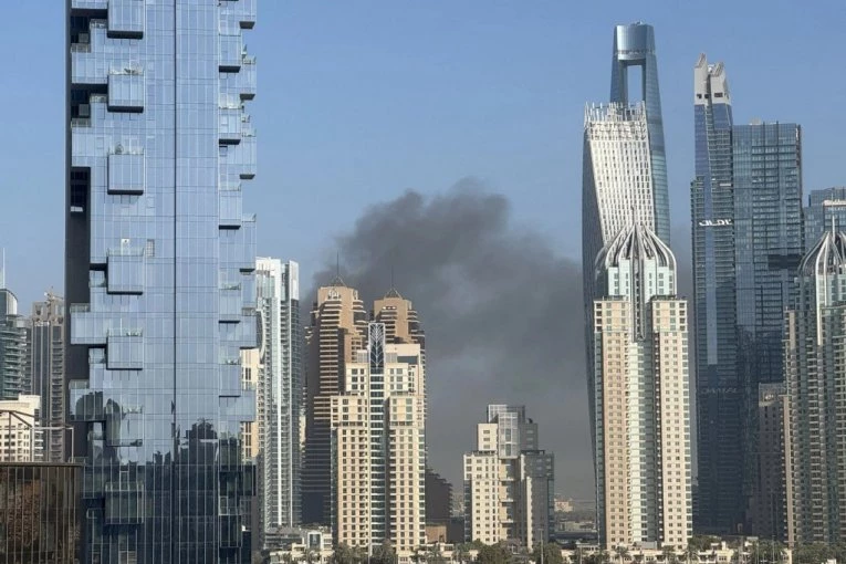 PLAMEN GUTA NEBODER U DUBAIJU! Dramatični snimci se šire društvenim mrežama! (VIDEO)