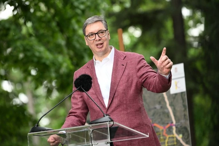 VUČIĆ POKAZAO TABELU RASTA MMF: "Globalna ekonomija će rasti sporije nego srpska!"