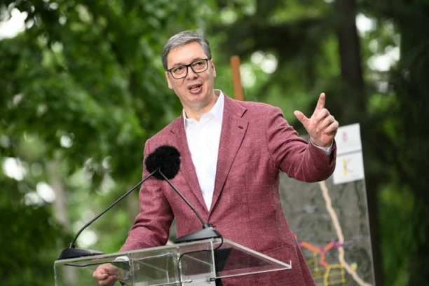 VUČIĆ POKAZAO TABELU RASTA MMF: "Globalna ekonomija će rasti sporije nego srpska!"