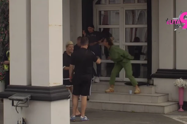 ANELI PLJUNULA DAČU! Lavica totalno unakazila glavnu spletkaru u "Eliti 9" (VIDEO)
