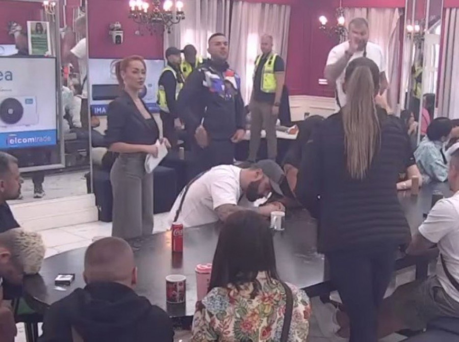 SKANDAL NAD SKANDALIMA! Kačavenda DOHVATILA Anđela pred kamerama - NE ZNA ŠTA GA JE SNAŠLO, RAD JEZIKOM OSTAVIO SVE U ŠOKU! (VIDEO)
