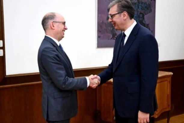Vučić sa Anenom: Odličan sastanak o daljem unapređenju ekonomskih odnosa!