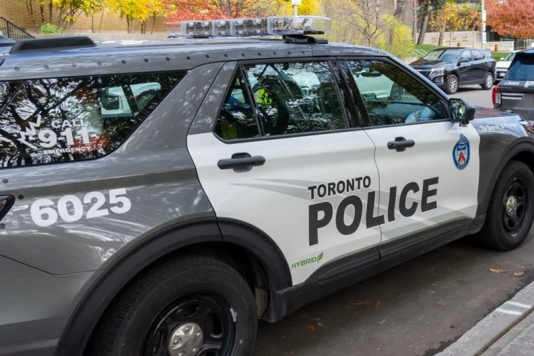 PUCNJAVA ISPRED SINAGOGE U TORONTU! Ima povređenih!