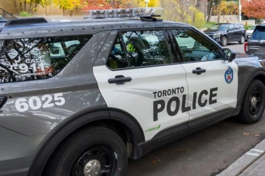 PUCNJAVA ISPRED SINAGOGE U TORONTU! Ima povređenih!