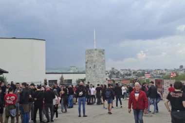 SPECIJALAN DAN ZA DELIJE: Navijači Olimpijakosa stigli na Marakanu (FOTO)