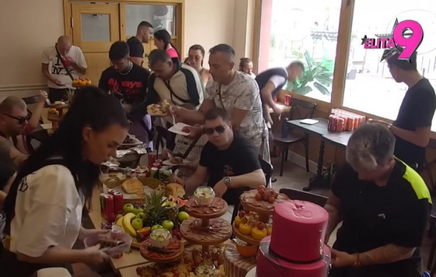 MUK U "ELITI"A! Majka Sofije Janićijević brutalno udarila - BRUKAŠ ME RPED SVIMA, DANETU MOŽEŠ UNUKA DA BUDEŠ! (VIDEO, GALERIJA)