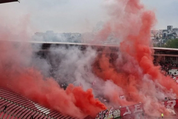 KOREOGRAFIJA KAKVU NISTE VIDELI! Delije šokirale pred meč Zvezde protiv Viktorije Plzenj! (FOTO, VIDEO)