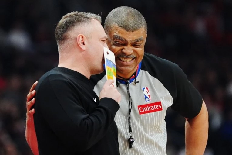 STRAŠAN SKANDAL U NBA! Sudija hteo da bije trenera kog svi Srbi jako dobro znaju! (VIDEO)