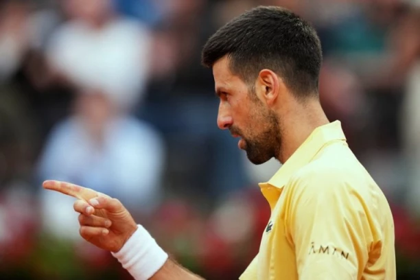 NOLE DOKAZAO VELIČINU! Pogledajte šta je Đoković uradio par sekundi posle šokantnog ispadanja u Rimu! (VIDEO)