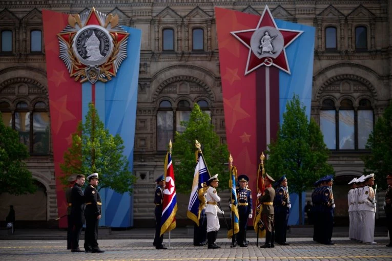 "BRIGA O DOMOVINI NAS UJEDINJUJE": Počelo obraćanje Vladimira Putina na vojnoj paradi u Moskvi (FOTO)