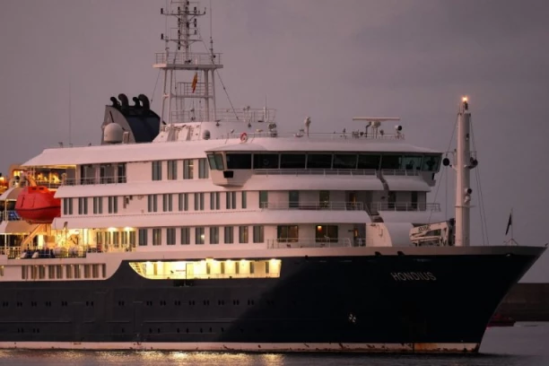 "KRUZER SMRTI" STIGAO U HOLANDSKU LUKU ROTERDAM! Brod zbog kog je ceo SVET STREPEO konačno završio putovanje – evo šta sada SLEDI!