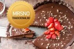 BAKIN KOLAČ NA ČAŠE SA JAGODAMA I ČOKOLADOM: Najsočnija prolećna poslastica koja jednako oduševljava i decu i odrasle