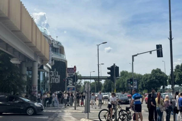 DRAMA U ADA MOLU! Hitno evakuisani ljudi iz poznatog tržnog centra! (FOTO, VIDEO)