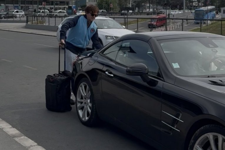 Goran Bregović na aerodromu u Beogradu